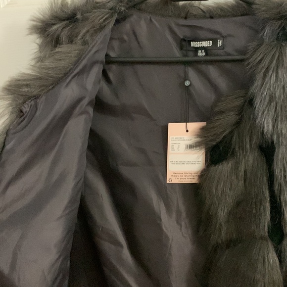 Misguided faux fur vest - Picture 3 of 5